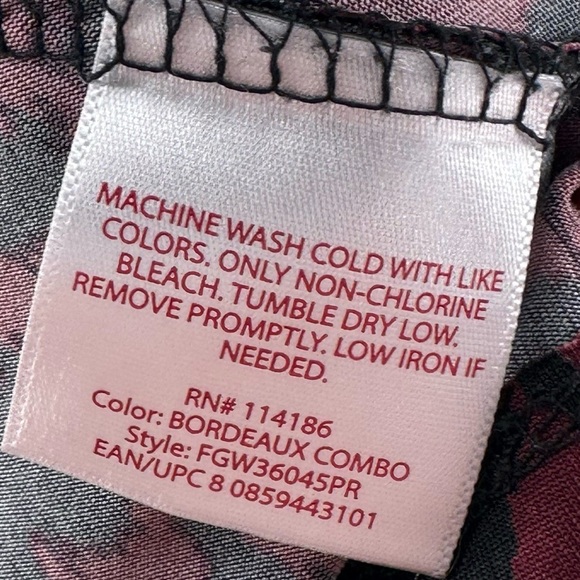 Faded Glory top size 3X 22-24W purple black Paisley asymmetrical hem career - Picture 11 of 12